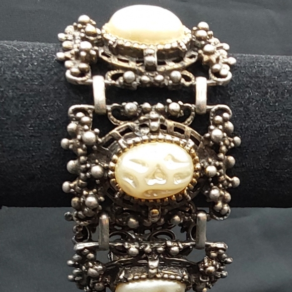 Statement Piece Victorian Style Faux Mabe Pearl Cabochon Panel Bracelet - Picture 1 of 5